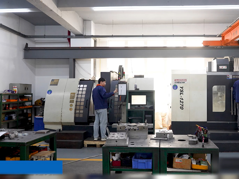 Fortschrittlicher CNC-Formenbau f&uuml;r die Herstellung kundenspezifischer Kunststoffkomponenten